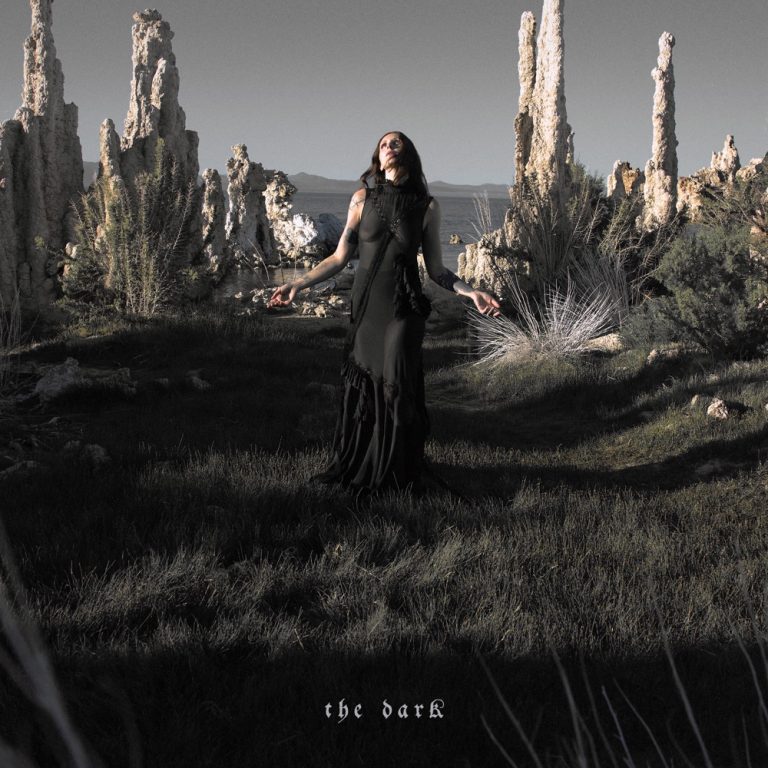 Portada de «The Dark», de Chelsea Wolfe