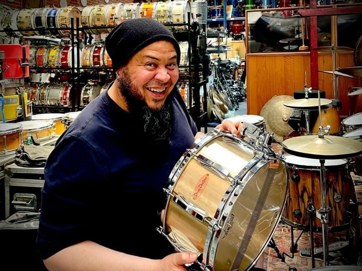 Abe Laboriel Jr. darrere de la bateria
