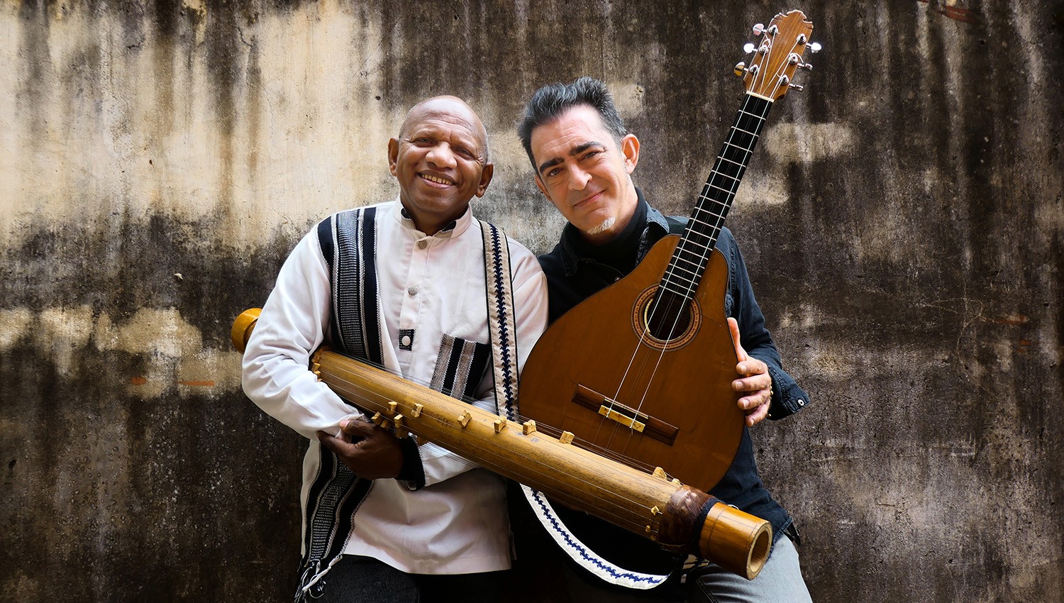 Rajery amb la valiha i Raúl Rodríguez amb el tres flamenc, en la imatge del festival
