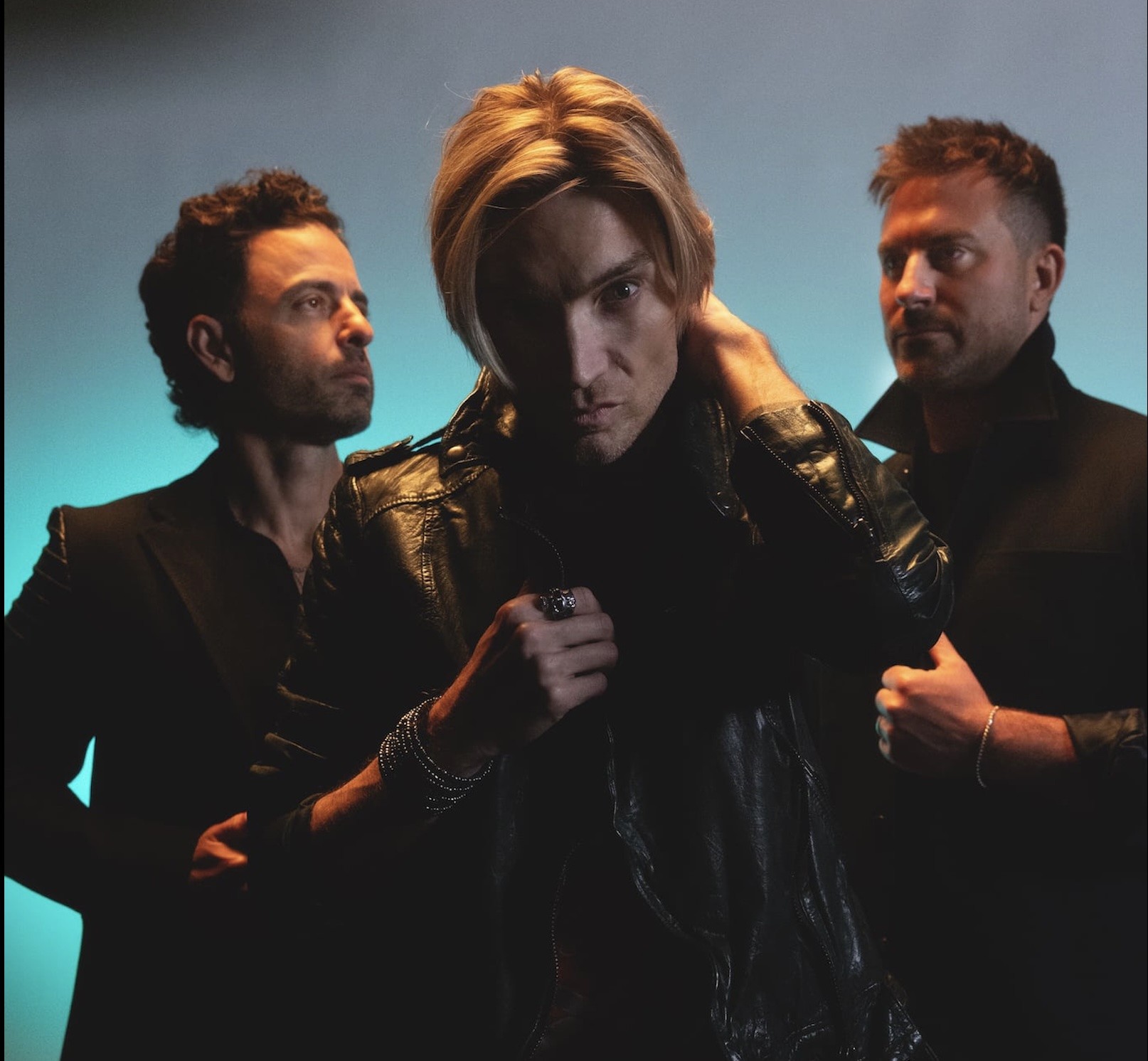 The Calling, en la imatge de promoció de «Before The World Turns To Dust»