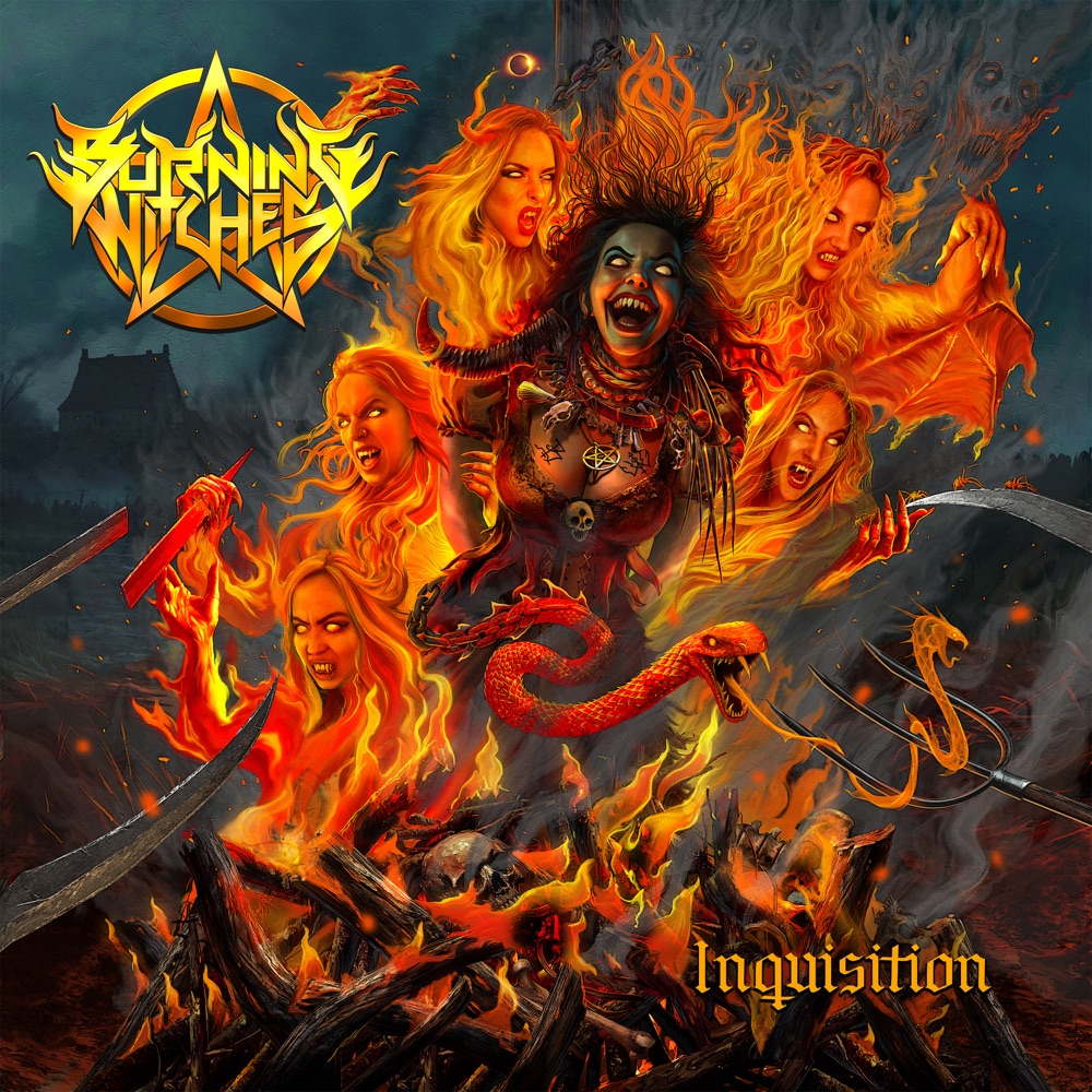 Portada d'«Inquisition», de Burning Witches: una bruixa encadenada damunt d'una foguera, envoltada de figures femenines de foc, amb el logotip del grup dins d'un pentacle daurat
