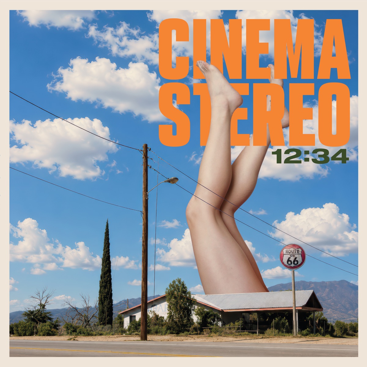 Portada de «12:34», de Cinema Stereo: un parell de cames gegants alçades sobre un cel blau i una casa de carretera, amb un senyal de la Route 66