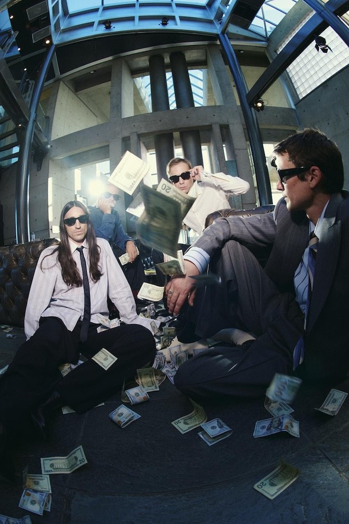 Els membres de DIIV en la imatge que acompanya el vídeo de «Trillions»