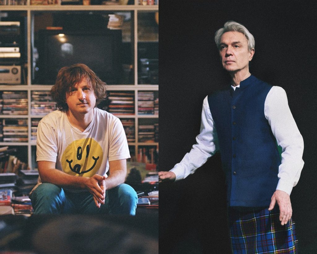 Fotografia promocional de David Byrne i Daniel Pemberton per a «Let Me Sell You A Dream»