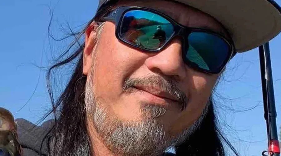 Dennis Pepa, baixista fundador i primer cantant de Death Angel, en una fotografia publicada amb la seva crida d'ajuda