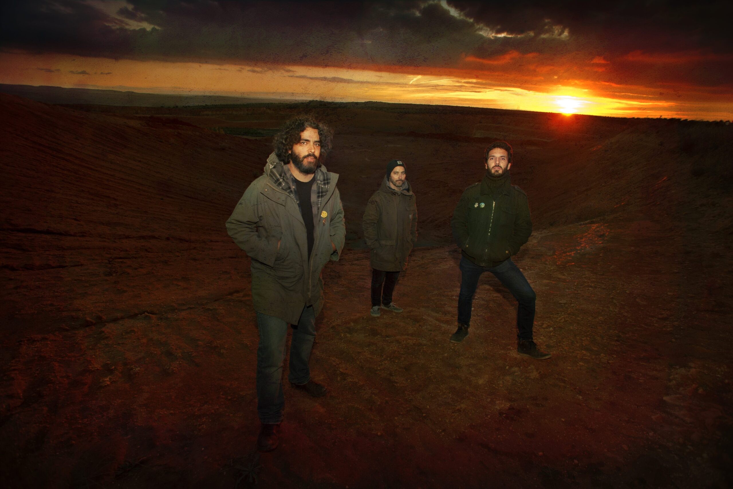 Els tres membres d'Electric Valley en la fotografia d'Eduardo Torres que acompanya l'anunci d'«Echo»
