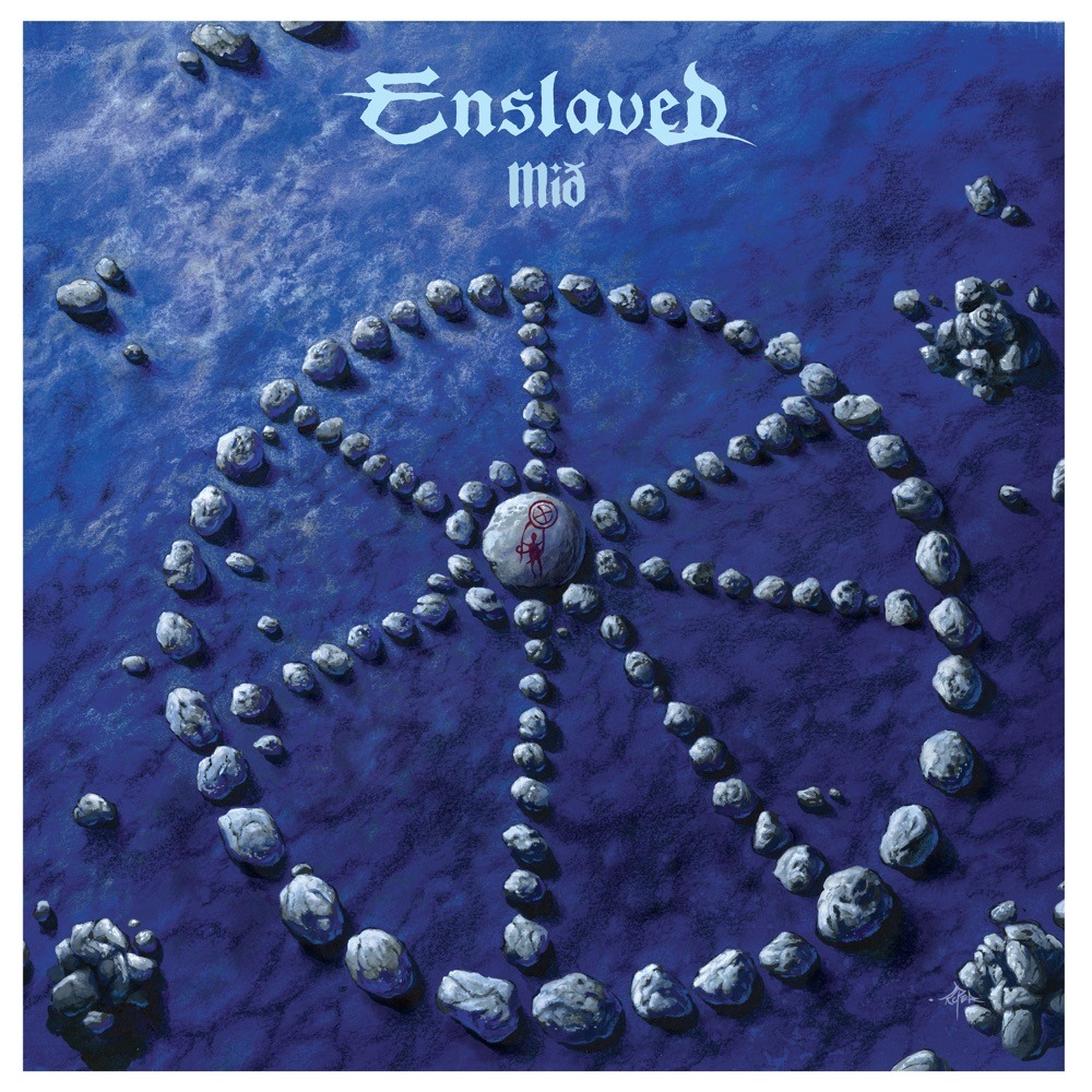 Portada de «Mið», el disc que Enslaved publiquen el 30 d'octubre del 2026: pedres disposades en forma de roda sobre un fons blau
