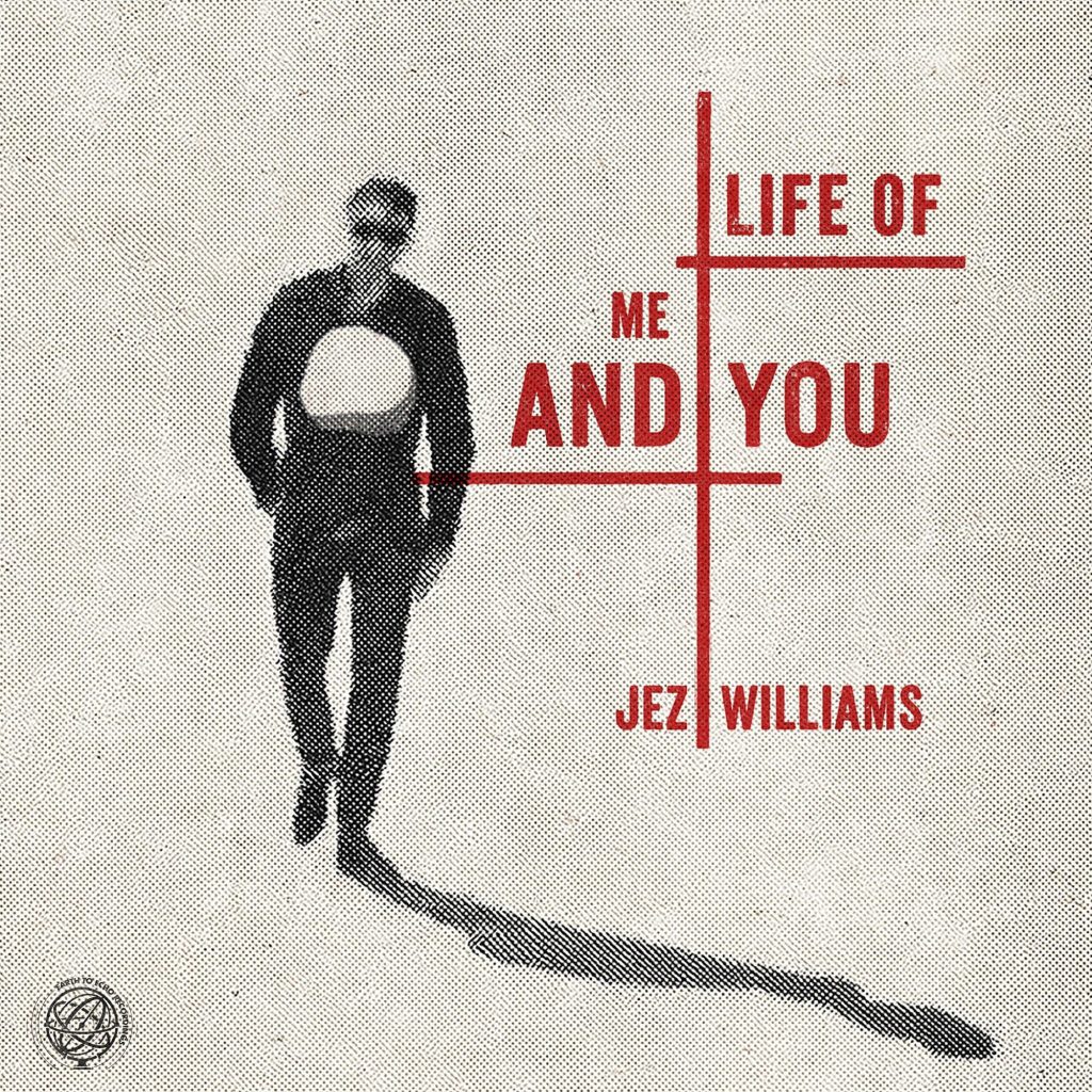 Portada de «Life Of Me And You», el primer disc en solitari de Jez Williams: la silueta tramada d'un home dret sobre fons de tela clara