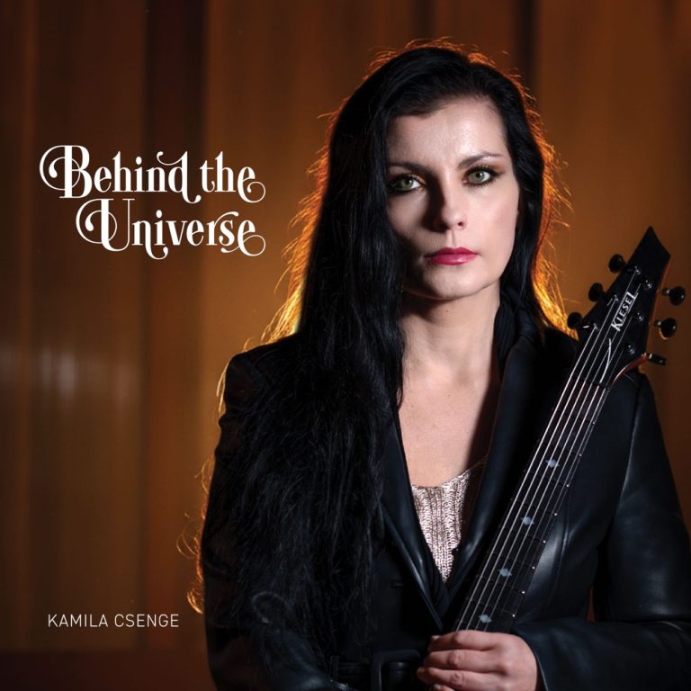Portada de «Behind the Universe», de Kamila Csenge