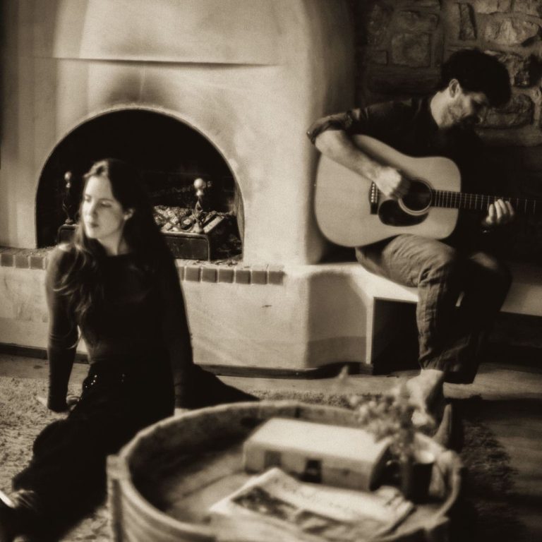 Portada de «Come the Night», l'EP a mitges de Lau Noah i Michael League, que surt per GroundUP Music