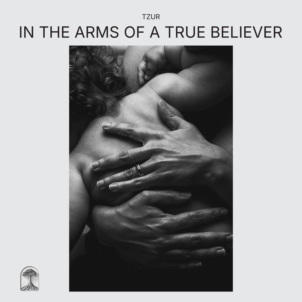 Portada de «In The Arms Of A True Believer», d'Oded Tzur