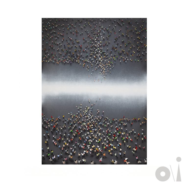 Portada de «Who Are We Talking To?», de Peter Gabriel: una multitud de figures petites i de colors, vistes des de dalt sobre un fons gris, separades en dos grups per una franja de llum blanca, amb el logotip de «oi» a baix