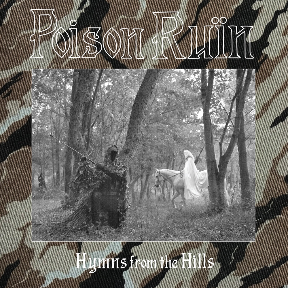 Portada de «Hymns From The Hills», de Poison Ruïn: un guerrer camuflat amb fullatge i una figura encaputxada a cavall, en un bosc en blanc i negre
