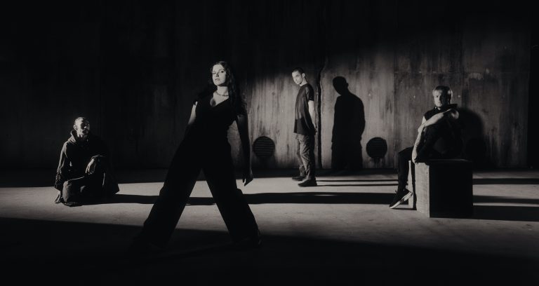 Reliqa en la fotografia de promoció de «High Risk Thoughts», el disc que Nuclear Blast els publica el 12 de febrer del 2027