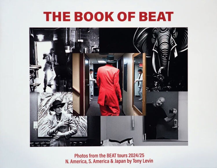 Portada de «The Book Of BEAT», de Tony Levin, amb un mosaic de fotografies de les gires del 2024 i el 2025 i el títol en vermell
