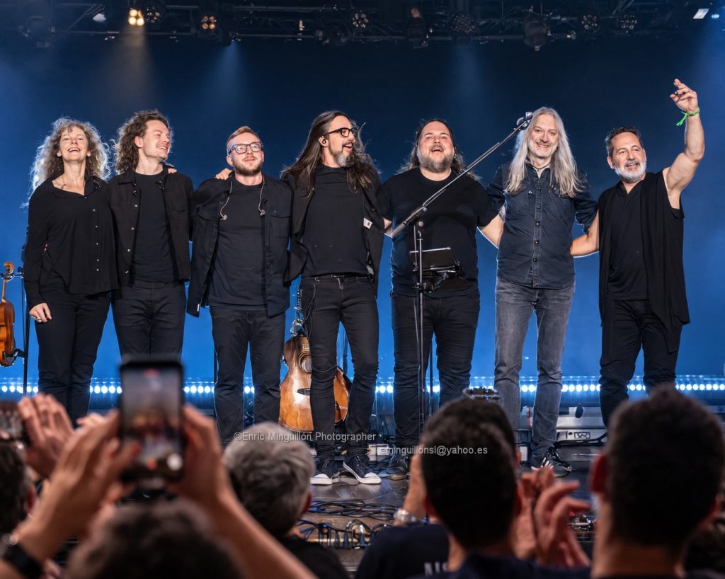 Big Big Train a Razzmatazz 2 (Barcelona): la banda saludant al final del concert